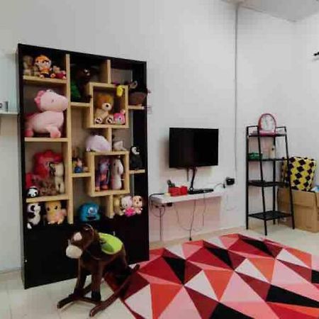 Homestay Delisha Parit Raja Uthm Buitenkant foto