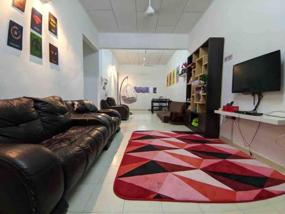 Homestay Delisha Parit Raja Uthm Buitenkant foto
